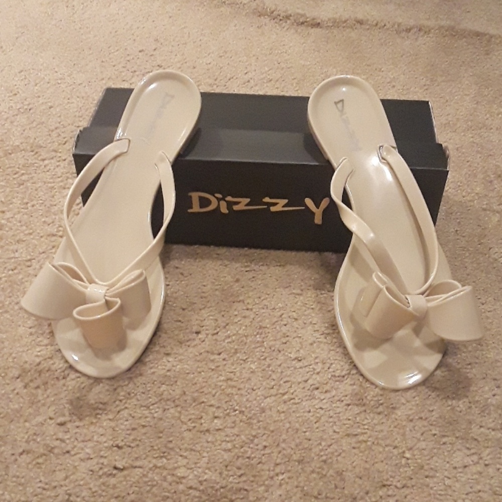 (3 for $20) Dizzy Beige Bow Sandals - size 6